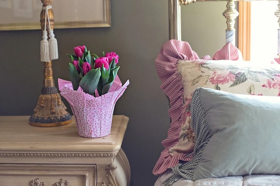 tulips-spring-bedroom-pink-flowers