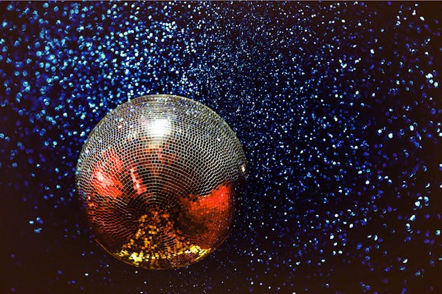 Top 10 Iconic Disco Outfits From the 1970s