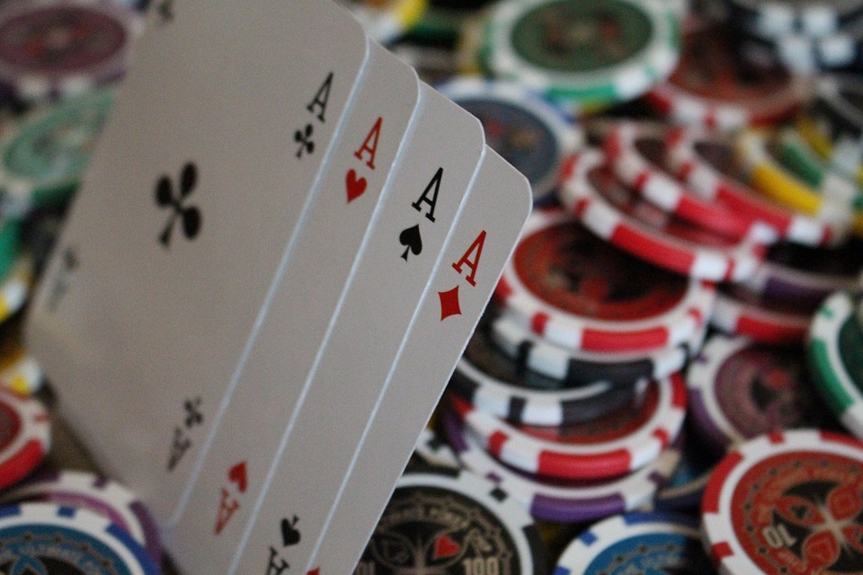 Great Gifts for Poker Fans This Festive Season